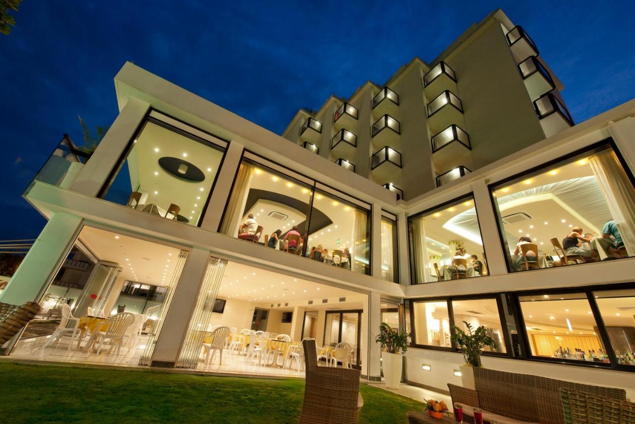 Hotel 2000 Riccione Exteriör bild